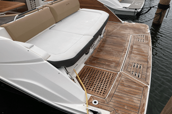 Sea Ray 400 SLX 20 2019 Sea Ray 400 SLX 21