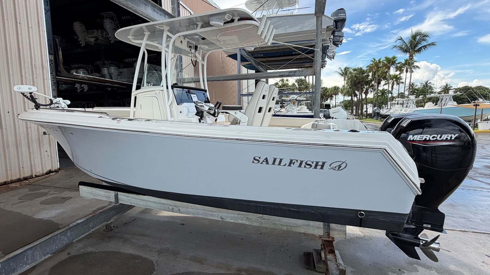 2022 Sailfish 242 CC 17