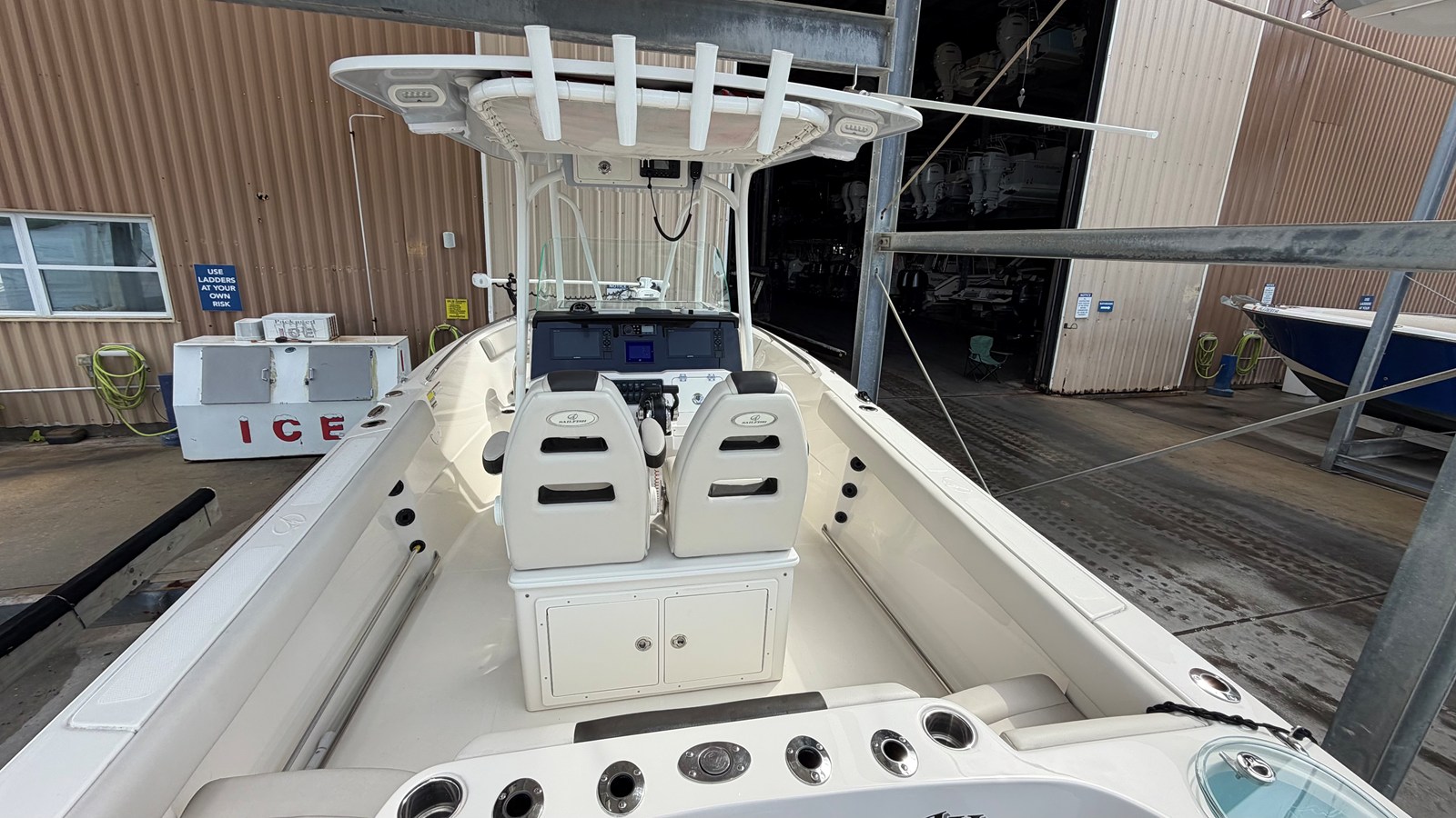 2022 Sailfish 242 CC 35