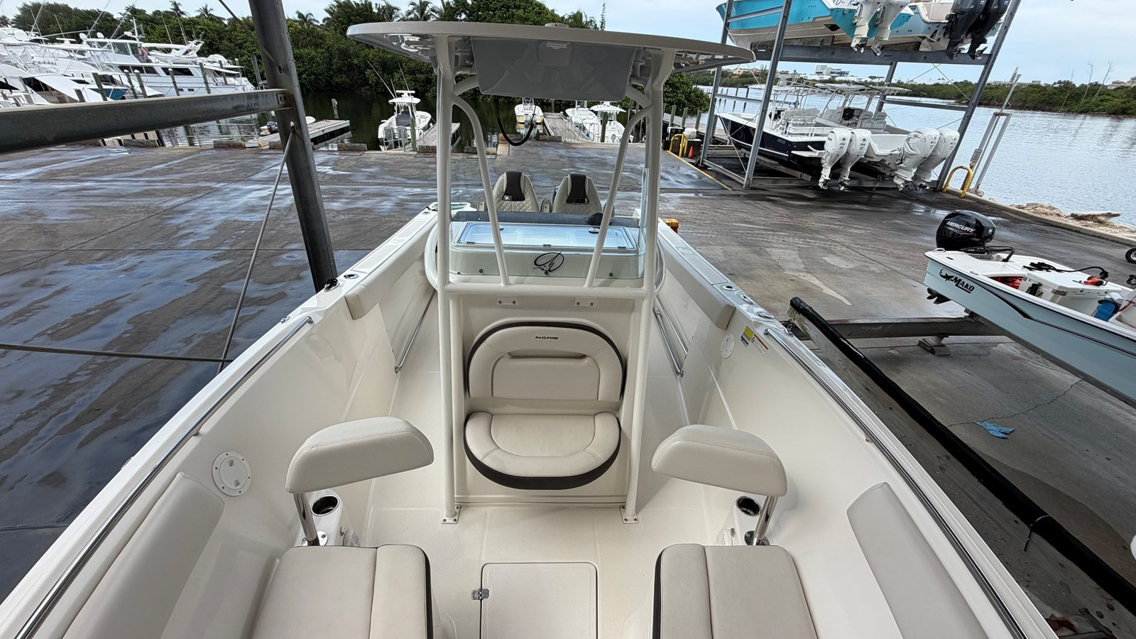 2022 Sailfish 242 CC 42