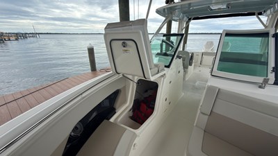 Boston Whaler 280 VANTAGE 8 2024 Boston Whaler 280 VANTAGE 9