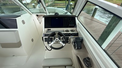 Boston Whaler 280 VANTAGE 13 2024 Boston Whaler 280 VANTAGE 14