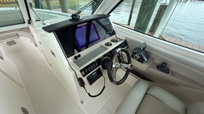Boston Whaler 280 VANTAGE 14 2024 Boston Whaler 280 VANTAGE 15