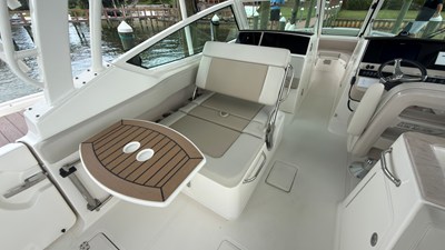 Boston Whaler 280 VANTAGE 24 2024 Boston Whaler 280 VANTAGE 25
