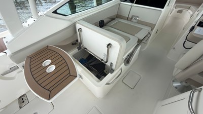 Boston Whaler 280 VANTAGE 26 2024 Boston Whaler 280 VANTAGE 27