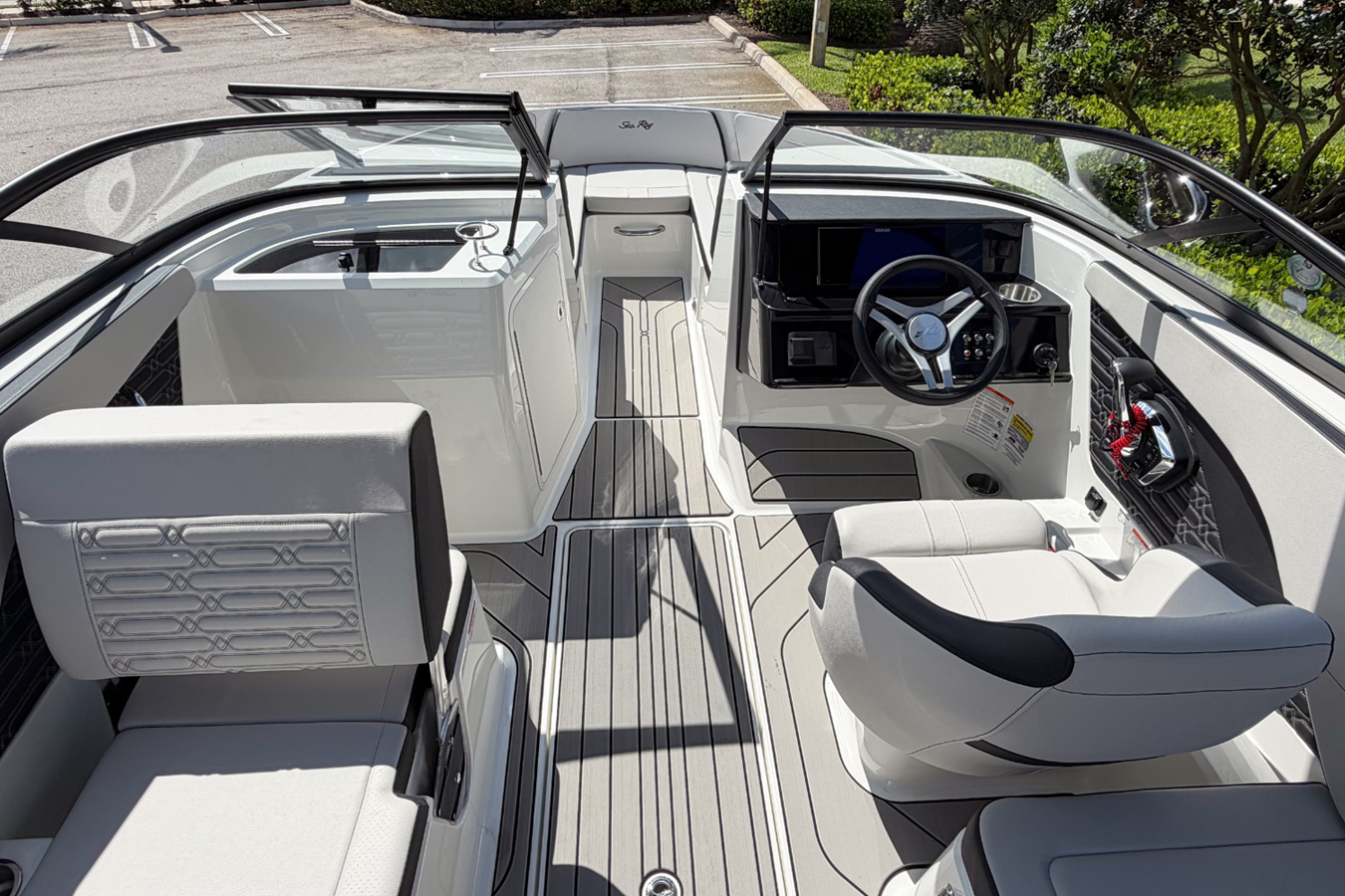 2026 Sea Ray SPX 210 Outboard 15