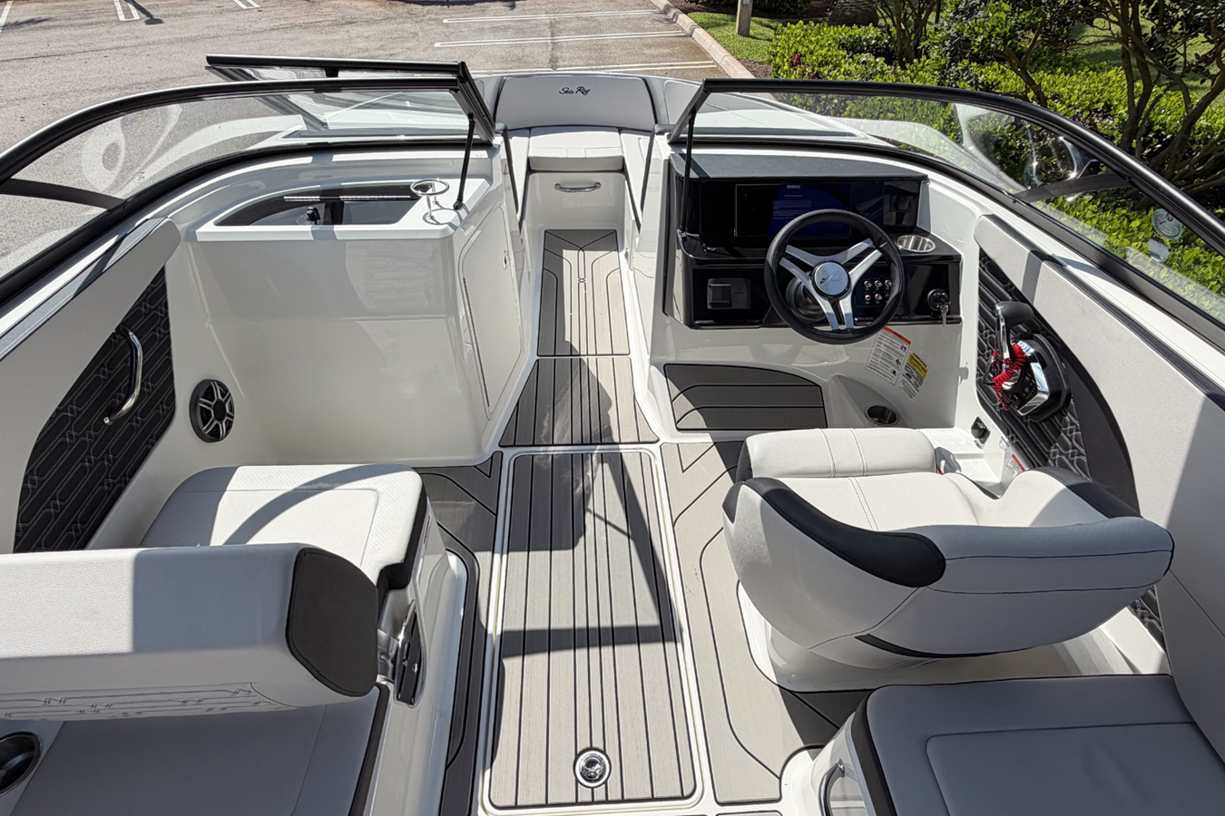 2026 Sea Ray SPX 210 Outboard 16