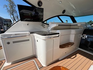 Sea Ray 410 Sundancer 16 2015 Sea Ray 410 Sundancer 17