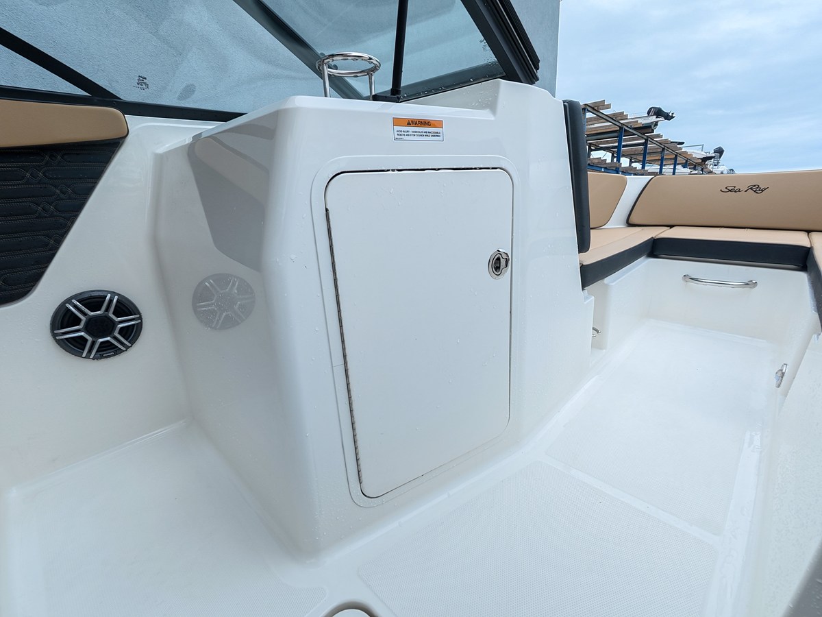 2027 Sea Ray SPX 210 Outboard 16