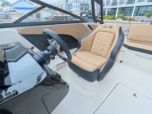 Sea Ray SPX 210 Outboard 12 2027 Sea Ray SPX 210 Outboard 13