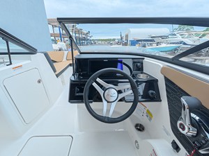 Sea Ray SPX 210 Outboard 13 2027 Sea Ray SPX 210 Outboard 14