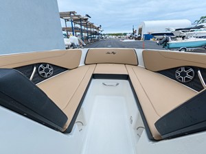 Sea Ray SPX 210 Outboard 18 2027 Sea Ray SPX 210 Outboard 19