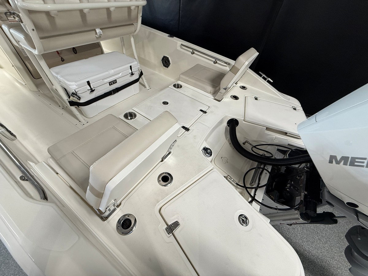 2026 Boston Whaler 250 Dauntless 25