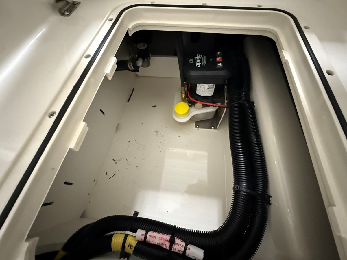 2026 Boston Whaler 250 Dauntless 28