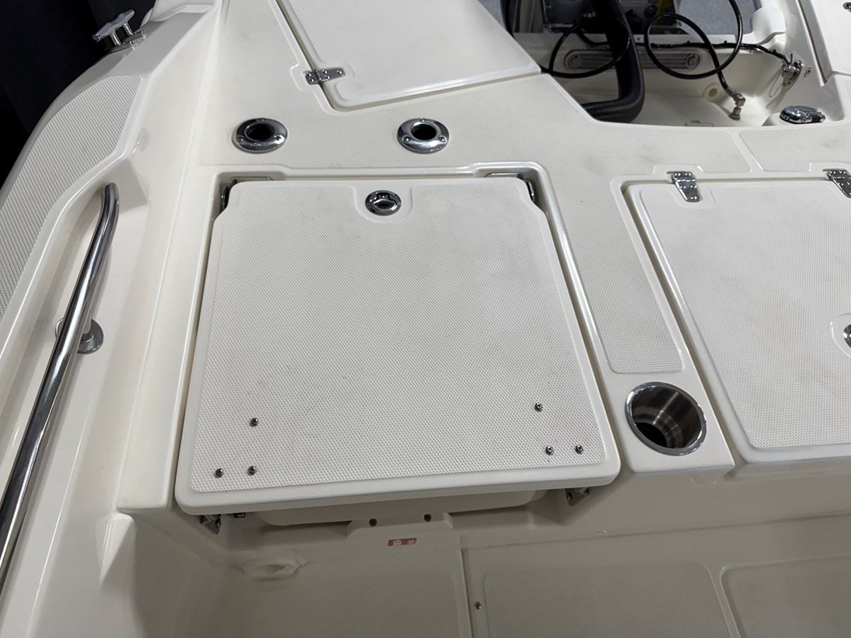2026 Boston Whaler 250 Dauntless 40