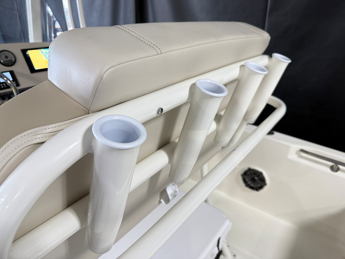 2026 Boston Whaler 250 Dauntless 45
