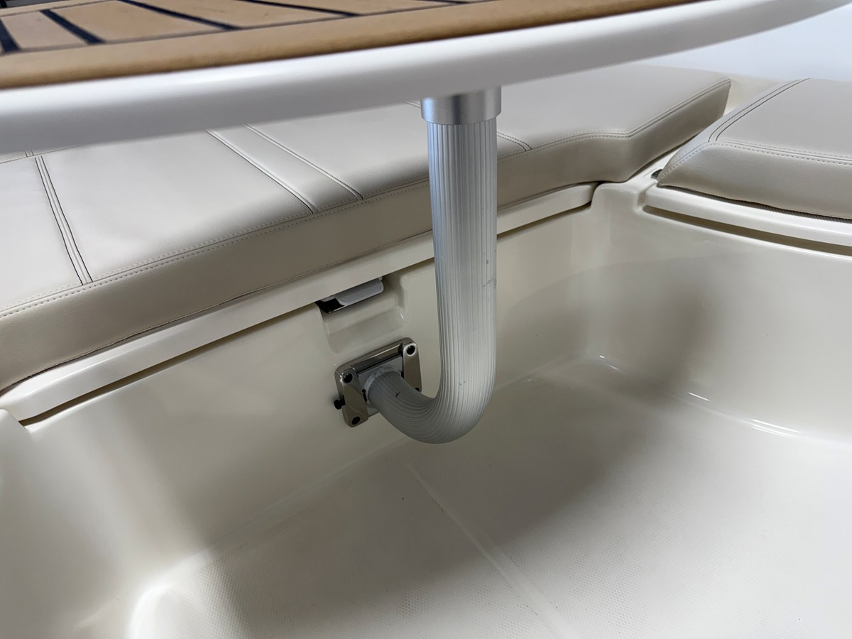 2026 Boston Whaler 250 Dauntless 95