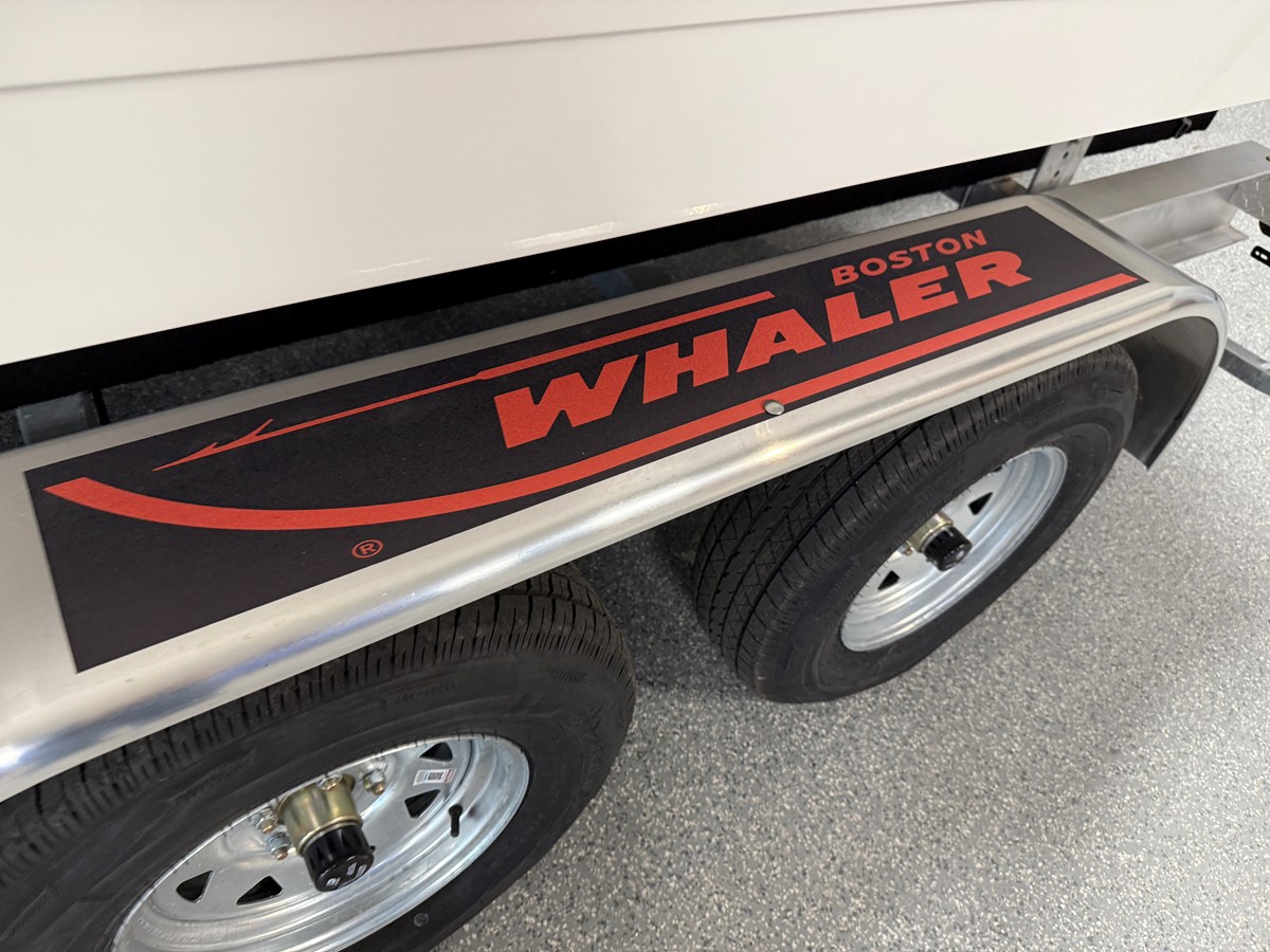 2026 Boston Whaler 250 Dauntless 122
