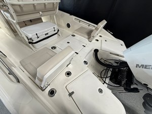 2026 Boston Whaler 250 Dauntless 25