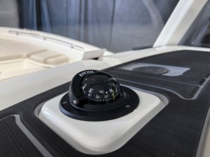 2026 Boston Whaler 250 Dauntless 66
