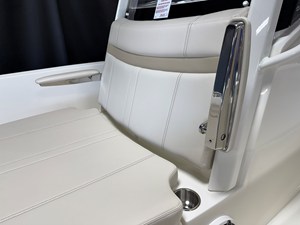 2026 Boston Whaler 250 Dauntless 86