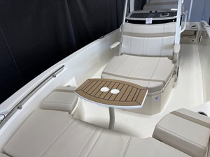 2026 Boston Whaler 250 Dauntless 93