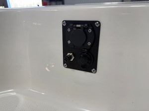2026 Boston Whaler 250 Dauntless 103