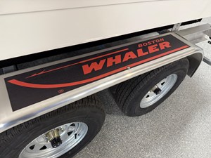 2026 Boston Whaler 250 Dauntless 122