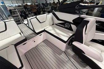 2026 Yamaha 252S 12
