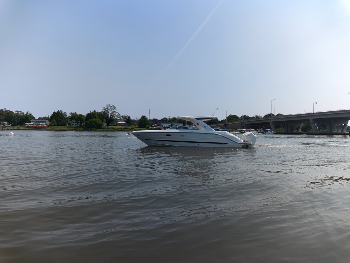 2027 Sea Ray SLX 310 Outboard 3
