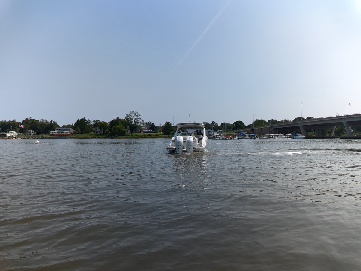 2027 Sea Ray SLX 310 Outboard 8