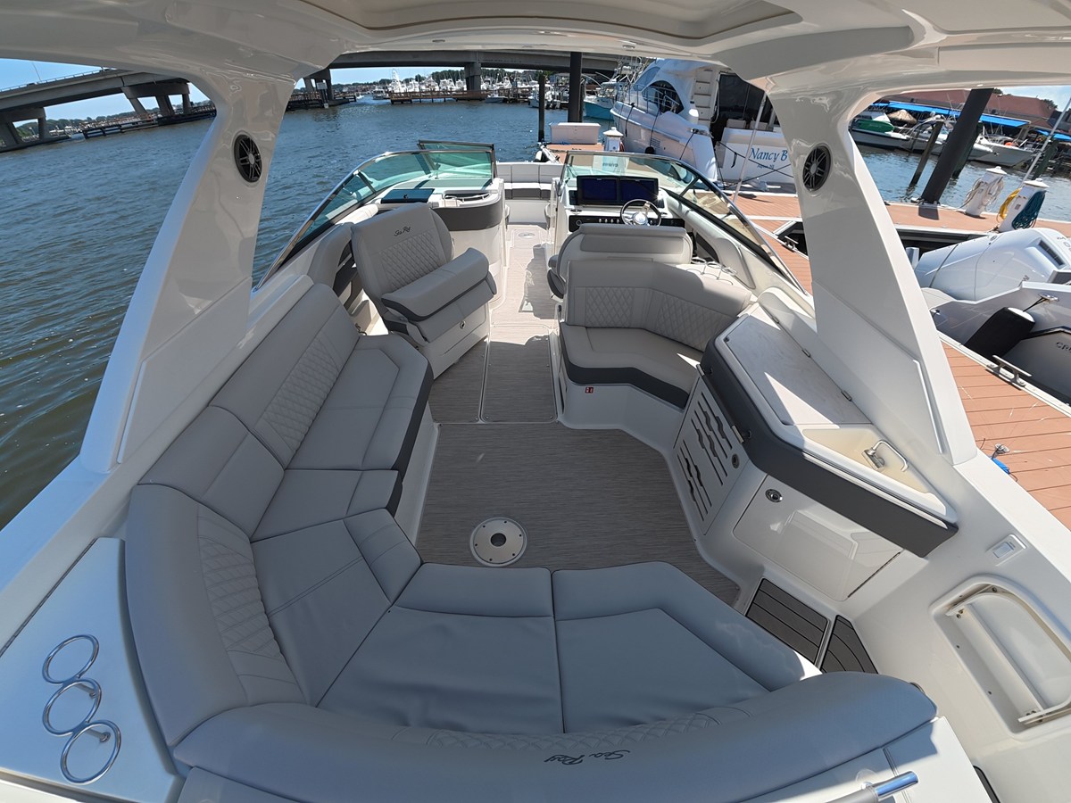 2027 Sea Ray SLX 310 Outboard 14
