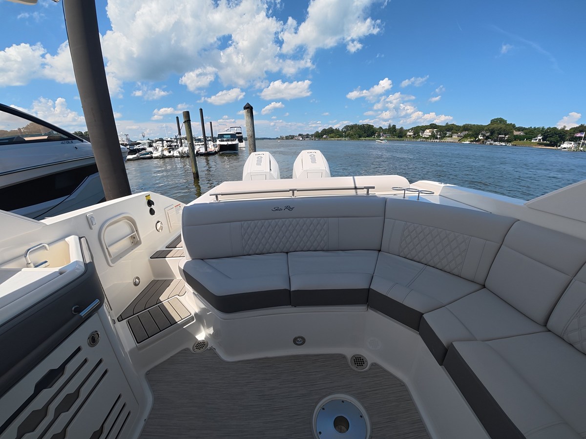 2027 Sea Ray SLX 310 Outboard 16