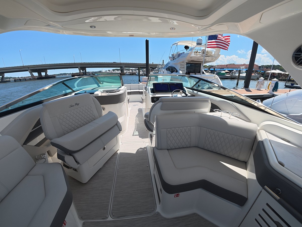 2027 Sea Ray SLX 310 Outboard 23