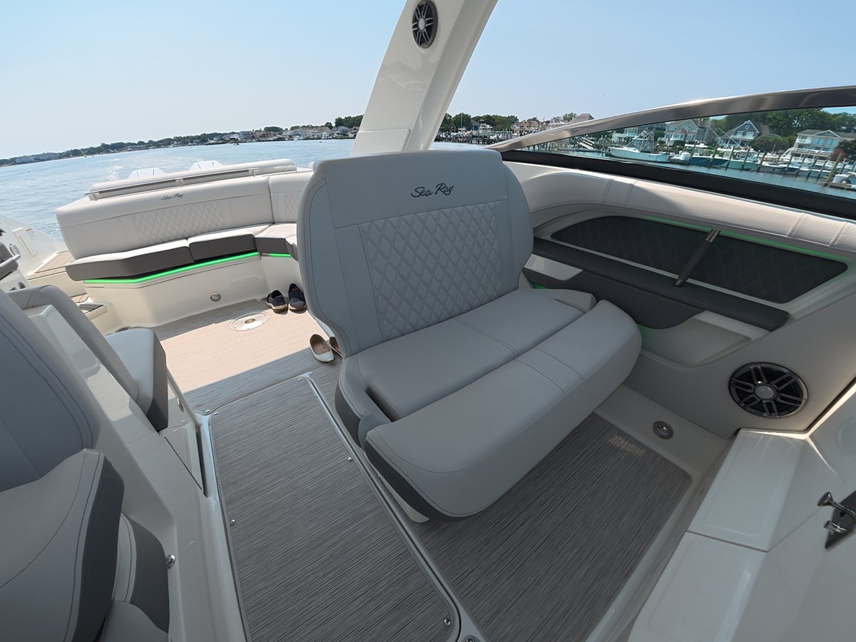 2027 Sea Ray SLX 310 Outboard 25