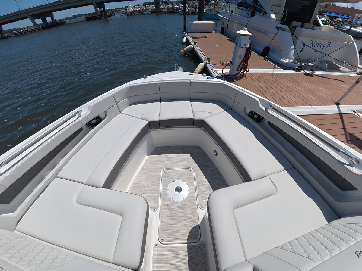 2027 Sea Ray SLX 310 Outboard 33