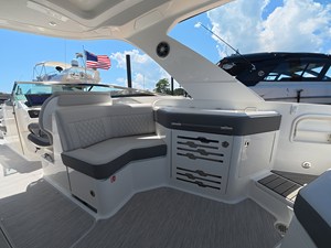 Sea Ray SLX 310 Outboard 17 2027 Sea Ray SLX 310 Outboard 18