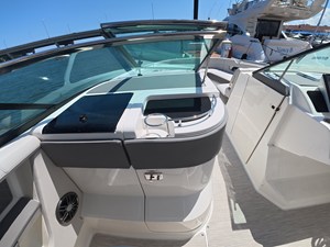 Sea Ray SLX 310 Outboard 27 2027 Sea Ray SLX 310 Outboard 28