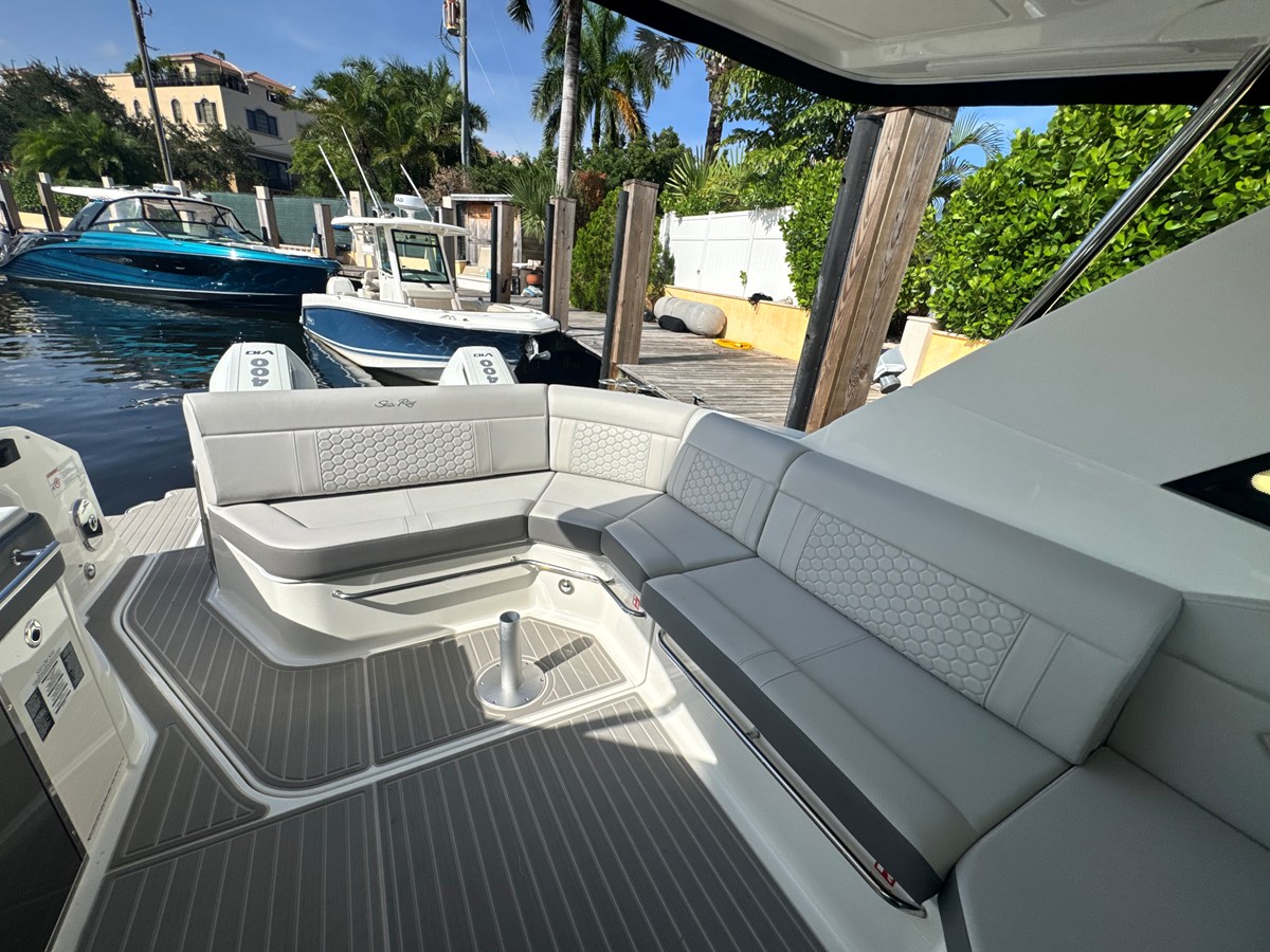 2027 Sea Ray Sundancer 320 Outboard 20