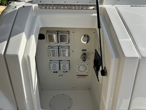 Sea Ray Sundancer 320 Outboard 9 2027 Sea Ray Sundancer 320 Outboard 10