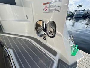 Sea Ray Sundancer 320 Outboard 11 2027 Sea Ray Sundancer 320 Outboard 12