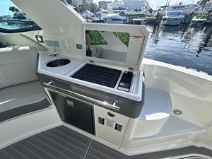 Sea Ray Sundancer 320 Outboard 13 2027 Sea Ray Sundancer 320 Outboard 14