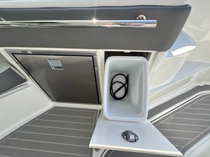 Sea Ray Sundancer 320 Outboard 15 2027 Sea Ray Sundancer 320 Outboard 16