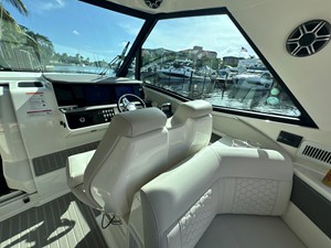 Sea Ray Sundancer 320 Outboard 20 2027 Sea Ray Sundancer 320 Outboard 21