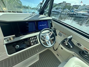 Sea Ray Sundancer 320 Outboard 21 2027 Sea Ray Sundancer 320 Outboard 22