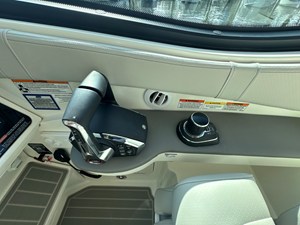 Sea Ray Sundancer 320 Outboard 22 2027 Sea Ray Sundancer 320 Outboard 23