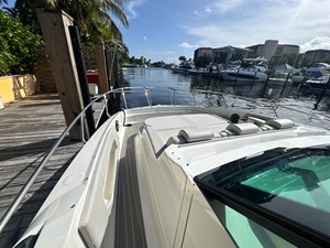 Sea Ray Sundancer 320 Outboard 24 2027 Sea Ray Sundancer 320 Outboard 25