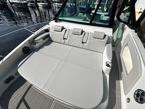 Sea Ray Sundancer 320 Outboard 25 2027 Sea Ray Sundancer 320 Outboard 26