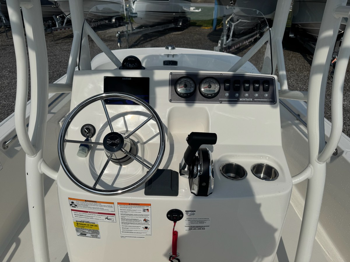 2027 Boston Whaler 190 Montauk 13