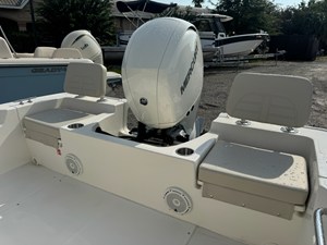 Boston Whaler 190 Montauk 8 2027 Boston Whaler 190 Montauk 9
